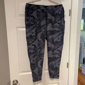 athletic camo joggers NWT